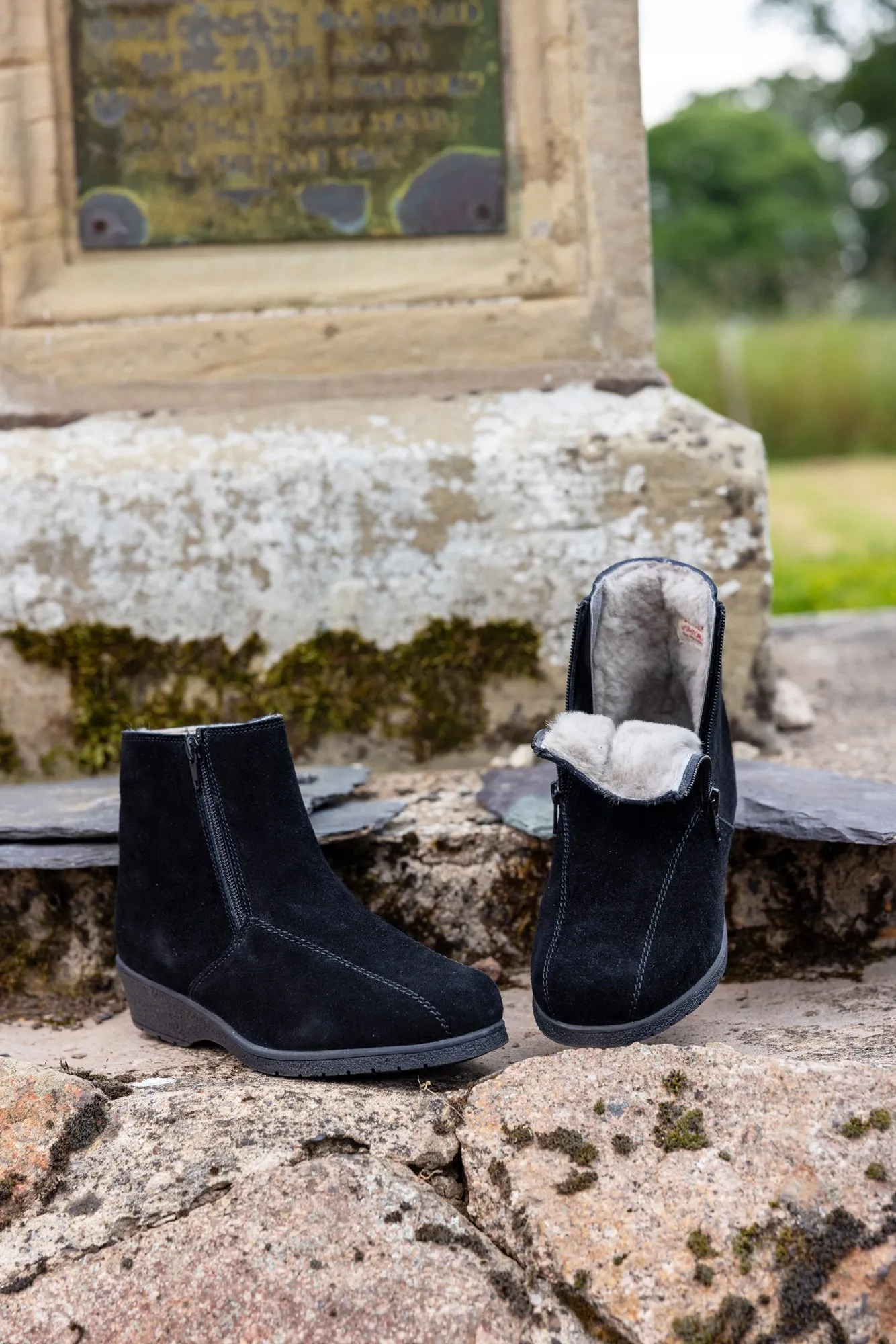 CAMBRIDGE Womens Sheepskin Boots